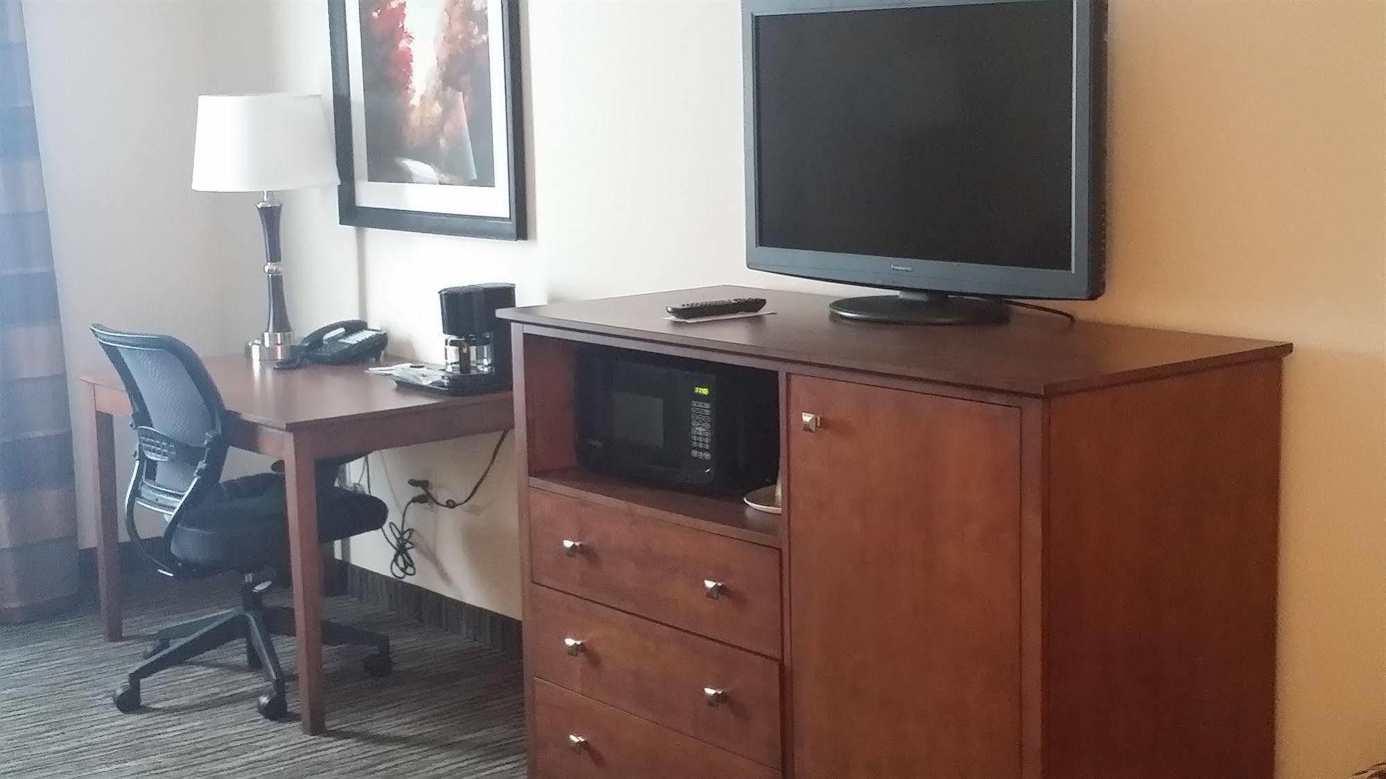 American Inn & Suites Parkers Prairie Екстериор снимка