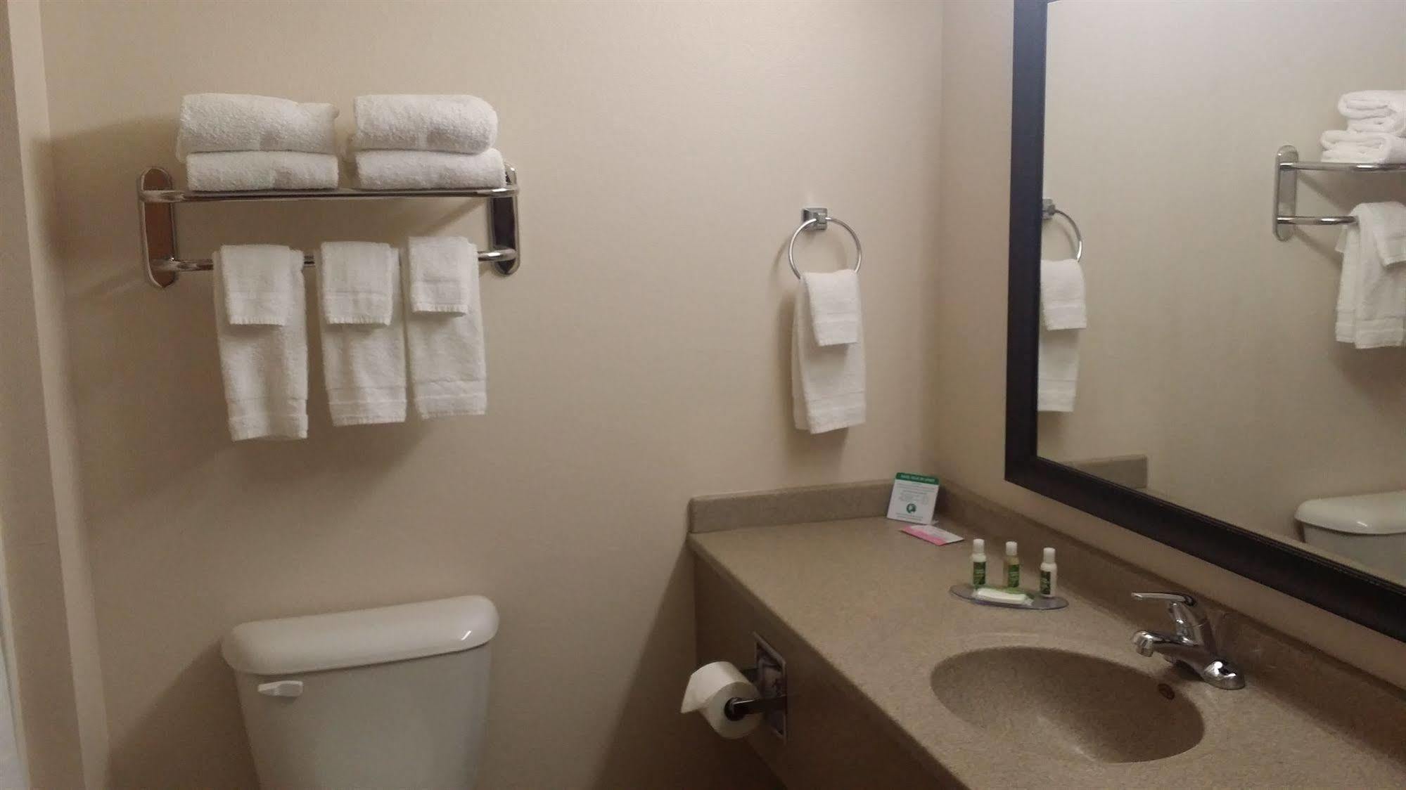 American Inn & Suites Parkers Prairie Екстериор снимка