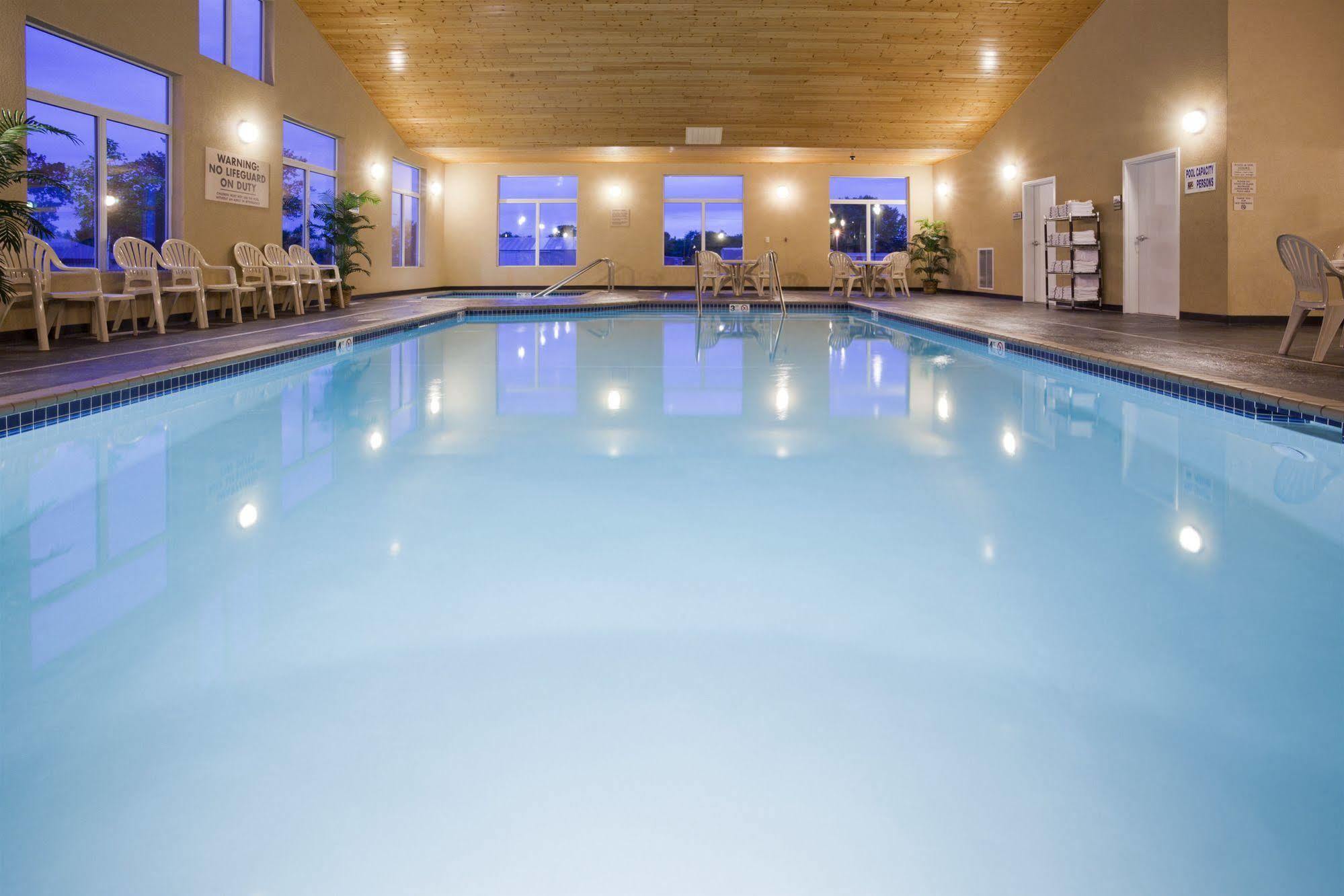 American Inn & Suites Parkers Prairie Екстериор снимка